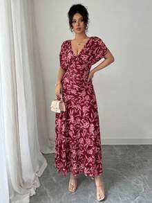Vestido elegante de estilo francés para vacaciones, con cuello en V, hombros descubiertos, drapeado y silueta evasé, adecuado para la playa, elé de la tarde y fiestas - Burdeos - Ver 4