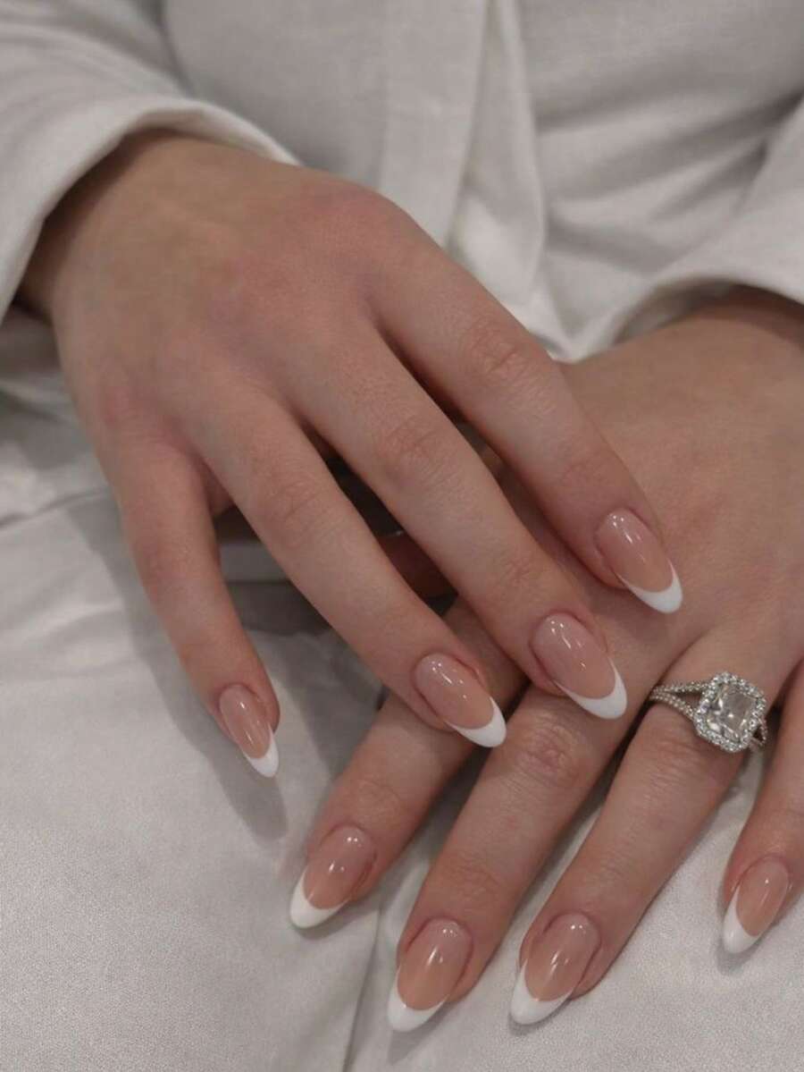Bộ 24 miếng dán móng tay kiểu Pháp màu hồng nude bóng, hình hạnh nhân cỡ vừa, thanh lịch và tự nhiên, dễ dán và dễ gỡ, bao gồm 1 gel dán và 1 dũa móng, móng giả thời trang phù hợp cho nữ công sở, hẹn hò, mùa xuân/hè.