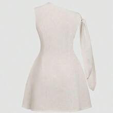Vestido corto minimalista de mujer de unicolor elegante con hombros con lazo y sin mangas, de verano en colores claros - verde menta - Ver 4