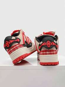 Modèles de couple de chaussures pain de conception originale Q-AND, chaussures de skate rétro pour hommes et femmes étudiants, chaussures pain rouges avec semelles épaisses antidérapantes, chaussures de sport outdoor pour hommes, avec pendentif amovible, convient pour les sports, le skateboard, les cadeaux de vacances - Mousse Brun - Voir 6