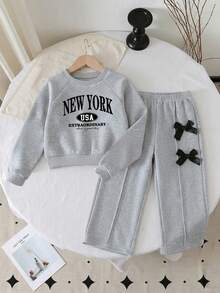 Set Baju Sweatshirt Leher Bulat Motif Huruf dan Celana Panjang Hiasan Pita untuk Bayi Perempuan - Grey - View 1