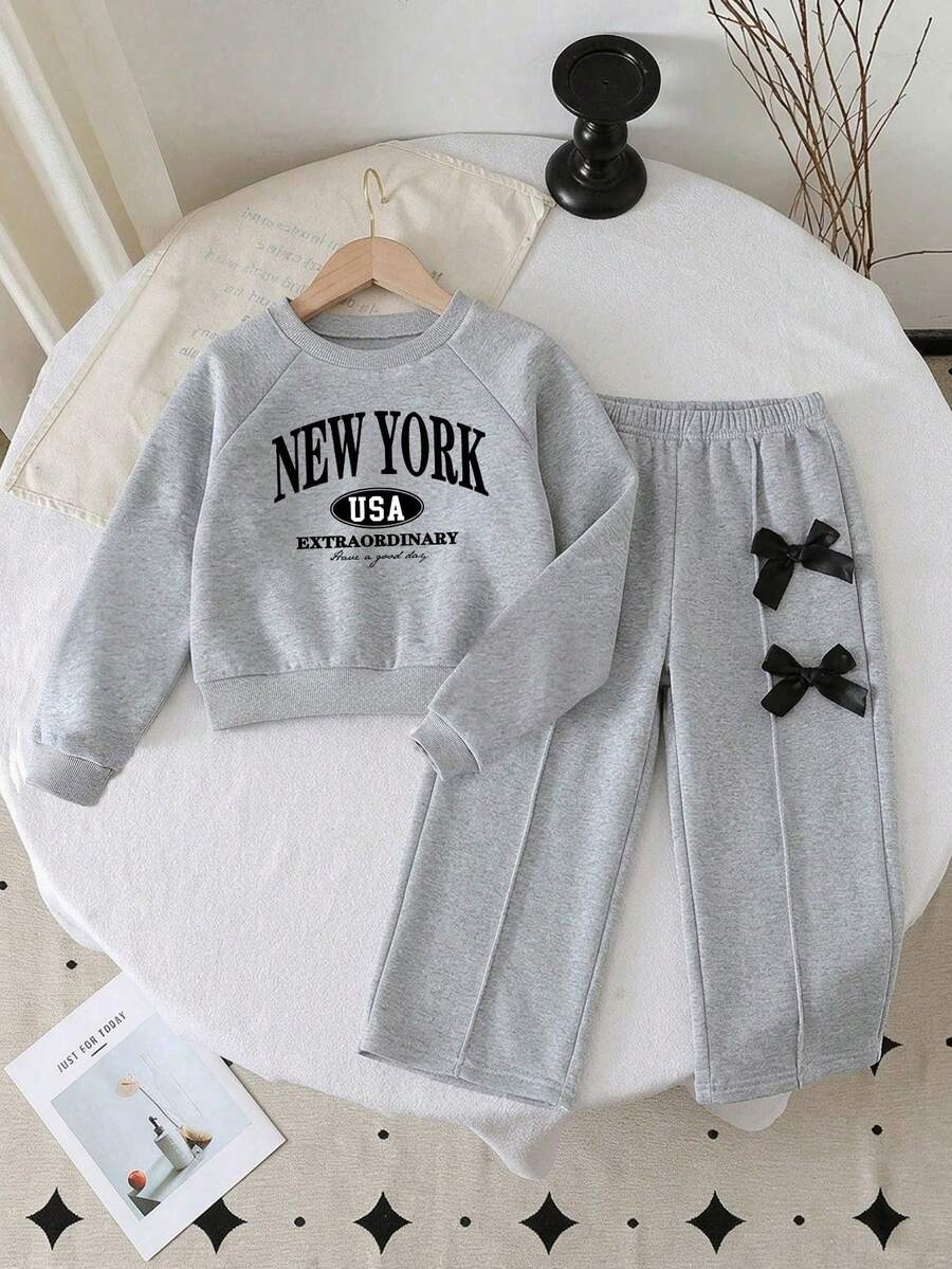 Set Baju Sweatshirt Leher Bulat Motif Huruf dan Celana Panjang Hiasan Pita untuk Bayi Perempuan - Grey - View 1