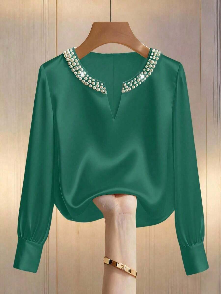 Camisa elegante de mujer de cuello redondo y escote en V de manga larga con adornos de perlas, de tela de satén, corte holgado, adecuada para ir al trabajo, elegancia cotidiana.Invierno para mujer, Navidad, Año Nuevo, Blanco para Nochevieja, Fiesta, Playa, Elegante, Casual para mujer, Romance, Día de San Valentín, Cita, Atuendo de temporada de graduación, Ropa casual de moda para ir al trabajo, Ropa de oficina de negocios, Uso casual versátil y elegante para todos los días, Atuendo profesional de maestro urbano - Verde - Ver 1
