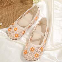 Children's Summer Mesh Breathable Floral Shoes, Girls' Soft Bottom Dance Shoes, Small Daisy Embroidered Summer Embroidered Princess Shoes, Girls' Hollow Sandals, Mary Jane Children's Embroidered Mesh Shoes, Baby Girls' New Elastic Band Non-Slip Comfortable Casual Shoes - Beige - View 5