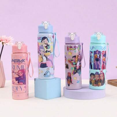 Cốc uống nước di động 700ml hình hoạt hình K-Pop Hunt Witch Girls, nắp lật chống tràn, dung tích lớn, bằng nhựa, nhẹ, chống rò rỉ, thích hợp cho các hoạt động thể thao ngoài trời, kèm dây đeo chống rơi.