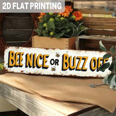 Biển hiệu kim loại hình con ong 2D phẳng "Ni Or Buzz Off" hài hước - Trang trí tường chủ đề tổ ong mộc mạc, kích thước 3.93x15.74 inch, nghệ thuật kim loại bền bỉ trong nhà/ngoài trời, trang trí nhà cửa hài hước cổ điển cho nhà bếp, phòng tắm, nhà nông trại, văn phòng, trang trí hình ong, biển hiệu ngoài trời, biển hiệu trong nhà, kiểu chữ đậm, hoàn thiện giả cổ, 2D phẳng (Kiểu dáng được gửi ngẫu nhiên)