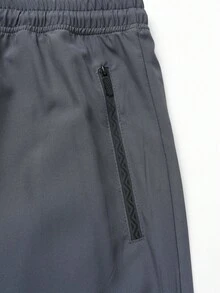 大尺碼男士夏季透氣運動抽繩健身跑步百慕大短褲，附拉鍊口袋與反光印花 - 深灰色 - 查看 6