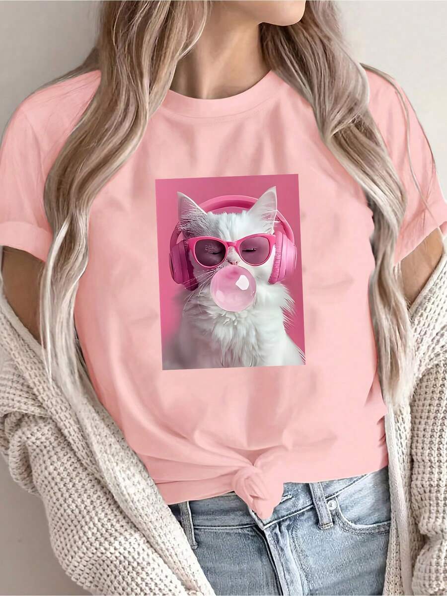 Camiseta de verano bonita para mujer con estampado de gato: un gato con auriculares rosas y gafas de moda, soplando burbujas, con estampado de letras, camiseta de cuello redondo - Rosa Pálido - Ver 1