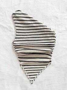 Vestido mini ajustado de mujer con diseño asimétrico, textura a blanco y negro, detalle de volantes en el dobladillo y fruncido delantero, diseño entallado y favorecedor - Blanco y Negro - Ver 2
