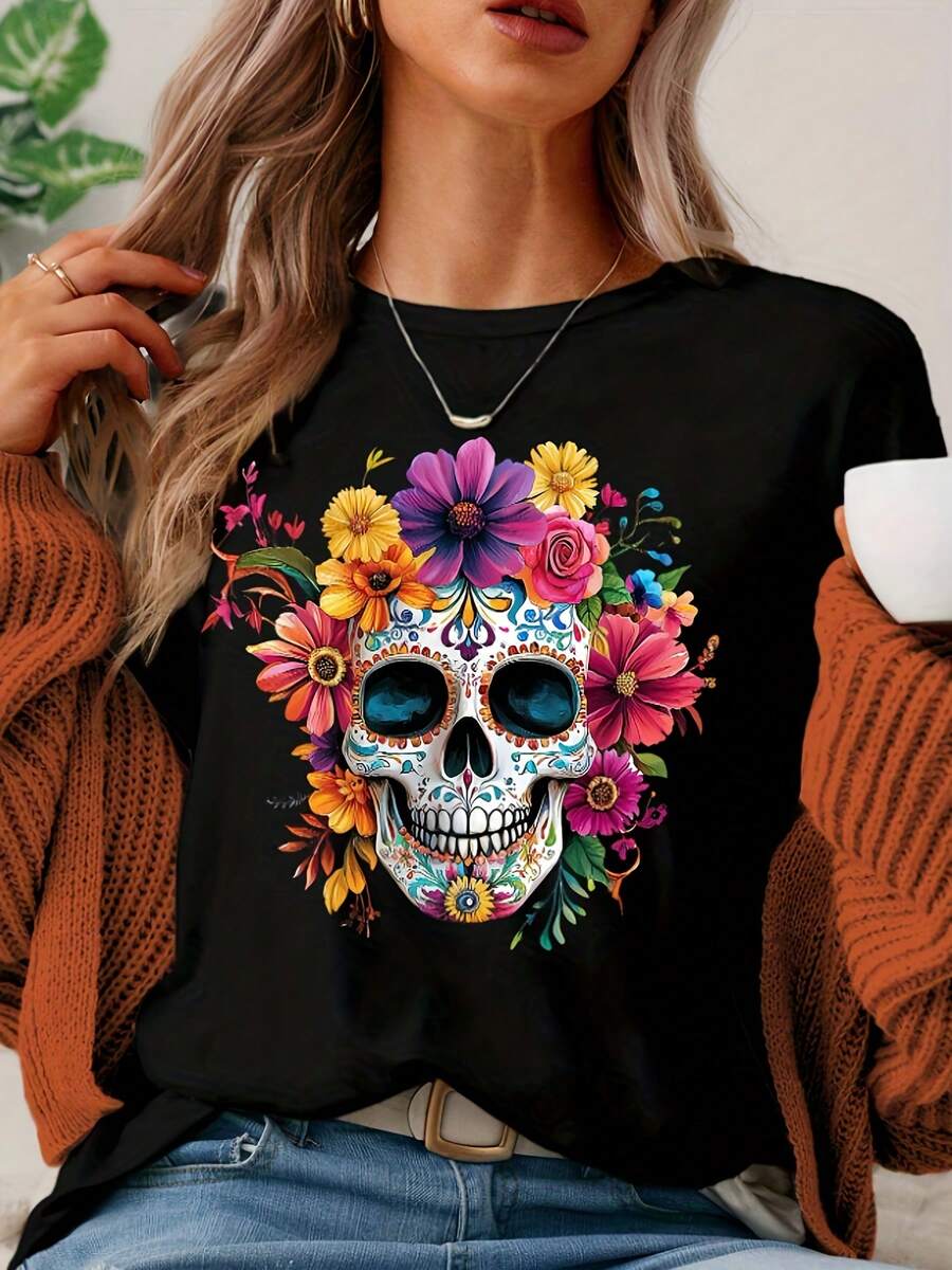 Camiseta de mujer ajustada de manga corta con cuello redondo, diseño minimalista casual de calavera y flores - Negro - Ver 1