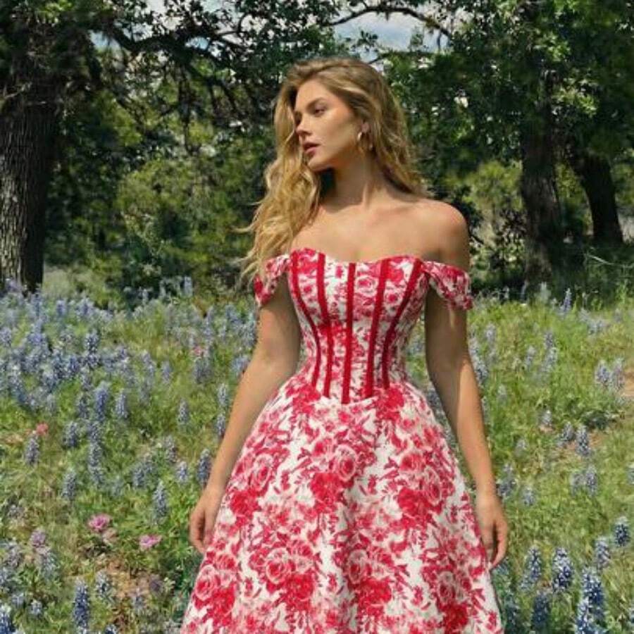 MOD Vestido de mujer con estampado floral azul y blanco de hombros descubiertos - Rojo - Ver 1