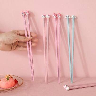 SANRIO 三丽鸥 1/双头卡通 Hello Kitty Melody 肉桂卷筷子，这款可重复使用的筷子坚固耐用，专为卡通情侣设计，具有防滑功能且易于清洁。它是餐厅、厨房、生日礼物、情人节、婚礼、旅行用品以及所有季节的完美之选。