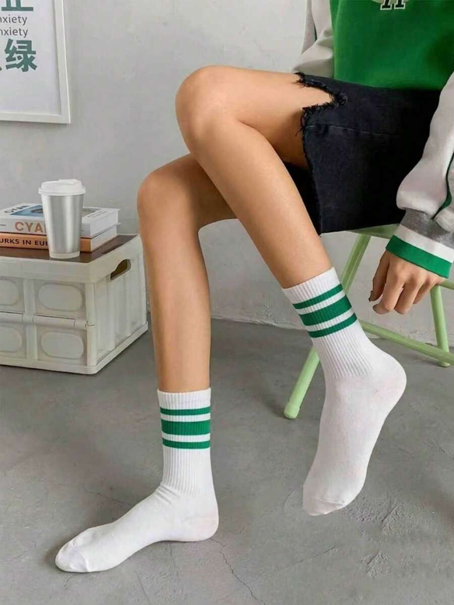 1 Pair Green Striped Pattern Personalized Mid-Calf Socks, Soft And Comfortable Unisex Outdoor Sports Socks, Christmas Gift Personalized Socks - Multicolor - View 1