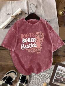 大尺碼女款西式復古水洗印花T恤，印有「BOOTS BOOZE And Besties」字樣，甜酷休閒夏季上衣，適合日常穿搭與閨蜜旅行 - 紅色 - 查看 1