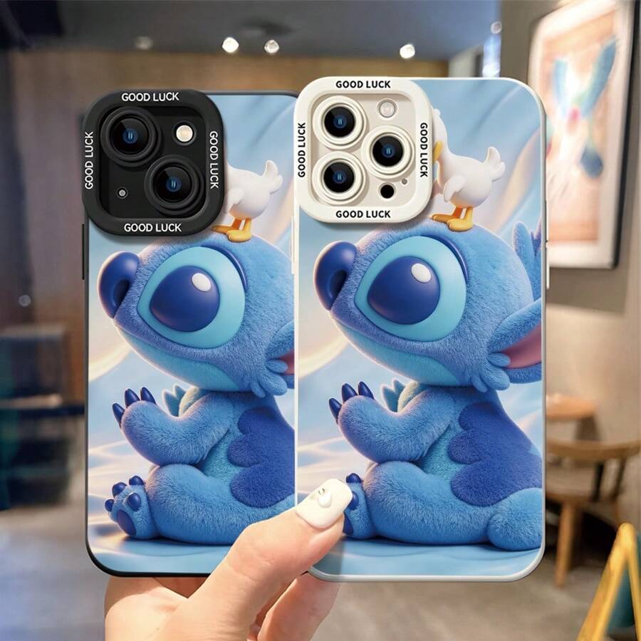 Funda de teléfono con licencia oficial de Disney Lilo y Stitch, esta funda protectora de teléfono presenta a Stitch con textura de peluche en 3D con un lindo pato blanco parado sobre su cabeza, sobre un fondo suave de seda azul claro, fabricada con material TPU flexible y duradero para proteger contra arañazos, golpes y pequeños impactos cotidianos, compatible con modelos iPhone 17, 16, 15, 14, 13, 12, 11 Pro Series y Galaxy S22, S23, S24, S25, ideal para fans de Disney Stitch. - Negro - Ver 1