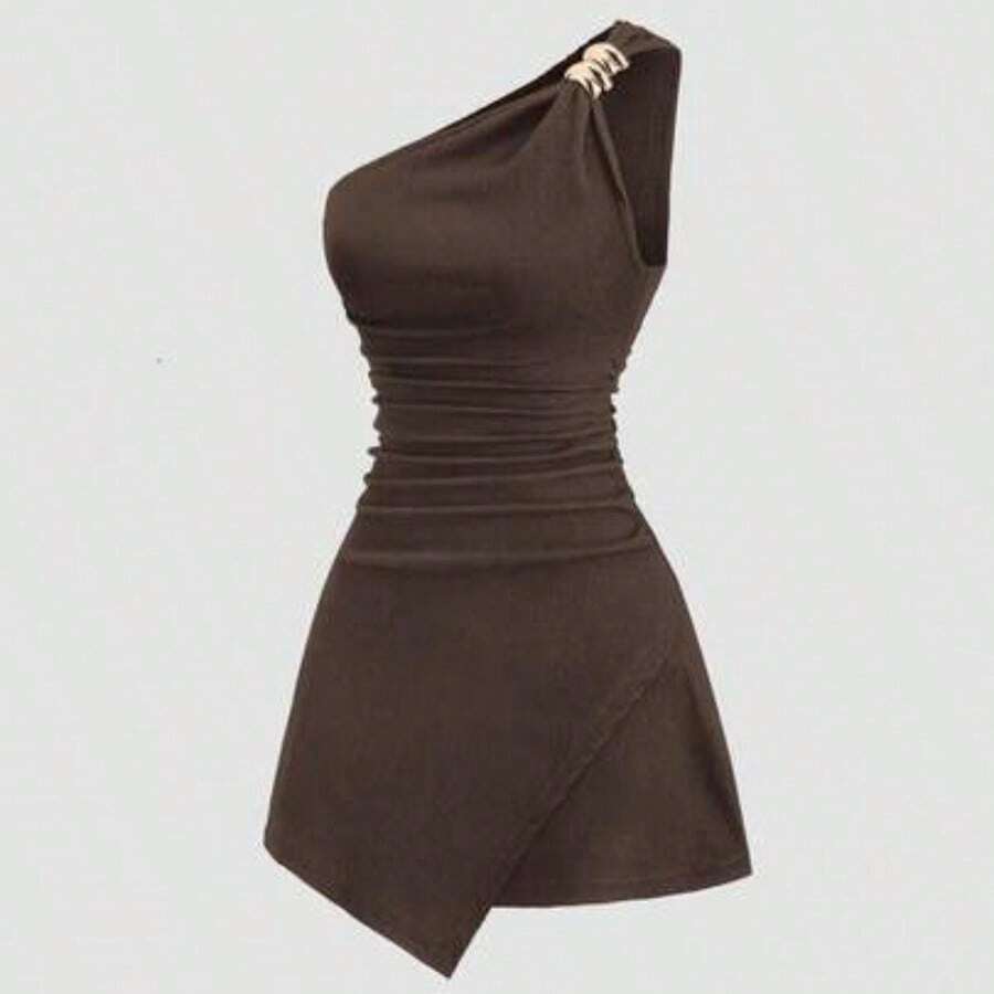 guang zhou mi qian shang mao Vestido elegante y versátil para ir al trabajo, con cuello asimétrico, textura de tela plisada y abotonado, con estilo Y2K sexy - Cafetería - Ver 1