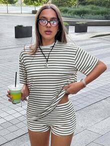 Set de 2 piezas de outfit casual de camiseta de manga corta a rayas negras y blancas con pantalones cortos - Naranja - Ver 6