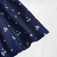 Unity Vestido mini de mujer con mangas de farol con volantes en capas y estampado floral diminuto sobre base azul marino - Azul marino - Ver 6