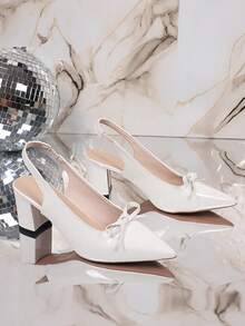 1 paire de sandales à talons hauts beige grande taille pour adolescentes, bout pointu, à enfiler, en cuir verni brillant + décoration nœud, talon épais rehaussant, design antidérapant, style minimaliste élégant et polyvalent, convient pour le quotidien décontracté, l'école, les fêtes, les représentations, la scène, les rendez-vous, les vacances, nouveauté été 2026 - Blanc - Voir 3