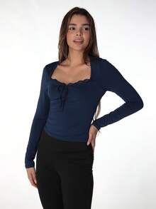 Blusa de mujer de unicolor con cuello de encaje, top ajustado sexy y de moda, blusa casual y única para uso diario y fiestas, color rojo primaveral - Azul marino - Ver 7