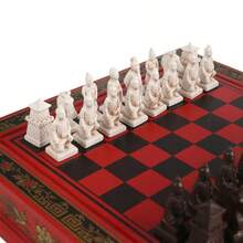 Easytoday 26*26厘米/10.24*10.24英寸 手工仿古兵马俑国际象棋套装，复古木制桌面国际象棋游戏，各种节日娱乐礼品 - 紅木色 - 查看 4