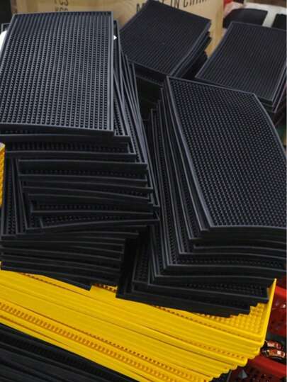 1pc PVC Bar Mat, Dining Table Mat, Filtering Mat, Bar Counter Drainage Mat, Waterproof Rubber Cutting Mat, Rectangular Coffee Table Drainage Mat, Kitchen Sink Drainage Mat, Non-Slip Kitchen Mat. Suitable For Sink Edges, Natural And Hygienic, Essential For Home And Kitchen Decor, Also Part Of Comfortable Autumn/Winter And Christmas Decorations.