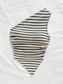 Vestido mini ajustado de mujer con diseño asimétrico, textura a blanco y negro, detalle de volantes en el dobladillo y fruncido delantero, diseño entallado y favorecedor - Blanco y Negro - Ver 4
