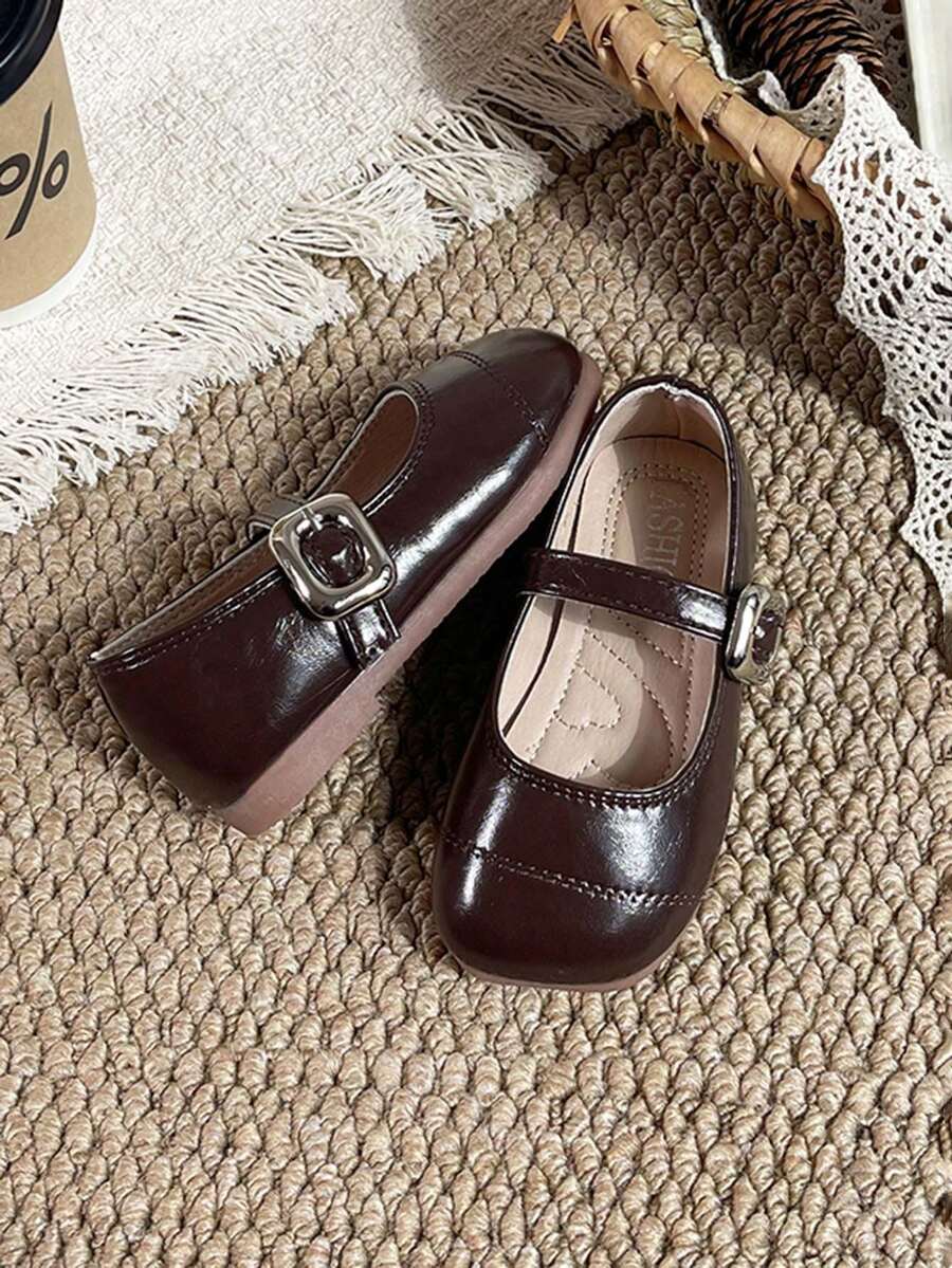 1 Pair New Girls' Mary Jane Leather Shoes, Shiny Patent Leather, Hook And Loop Closure, Flat Shoes, Non-Slip Soft Sole, Party / Wedding Dress Shoes (Runs Small By One Size) - Brown - View 1