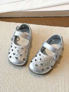 1 Pair Baby Heart Hollow Breathable Shoes, Summer Girls Mary Jane Lightweight Comfortable Leather Shoes - Silver - View 2