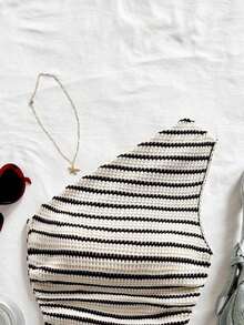 Vestido mini ajustado de mujer con diseño asimétrico, textura a blanco y negro, detalle de volantes en el dobladillo y fruncido delantero, diseño entallado y favorecedor - Blanco y Negro - Ver 5