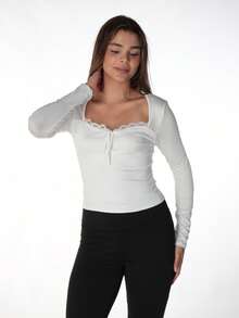 Blusa de mujer de unicolor con cuello de encaje, top ajustado sexy y de moda, blusa casual y única para uso diario y fiestas, color rojo primaveral - Blanco - Ver 3