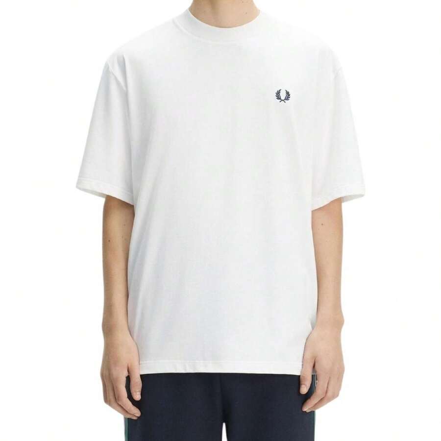 Fred Perry T-Shirt For Men In White, With A Sporty And Contemporary Design. Made Of High-Quality Cotton, It Stands Out For Its Ample Silhouette, Graphic Detail On The Back, And Navy Blue Embroidered Logo. Ideal For Urban And Casual Premium Looks. - White - View 1