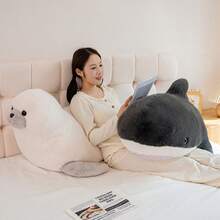 1 Peça Boneco de Pelúcia Realista de Orca, Tubarão, Golfinho e Leão Marinho de 25cm/9,84in, Macio e Confortável, Pode Ser Usado Como Travesseiro ou Almofada. Boneco de Pelúcia de Tubarão Fofo Adequado para Brincadeiras Diárias de Crianças, Ideal para Alívio do Estresse e Companhia na Hora de Dormir, Presente de Natal Perfeito para Crianças, Namorada, Mulheres, Família e Amantes de Tubarões. - Multicolorido - Visão 6
