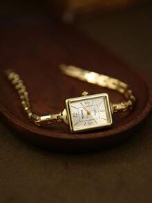 This Fashionable Women's Rectangular Dial Wristwatch, Exquisitely Designed And Elegant, Perfect For Commuting Wear - Gold - View 4