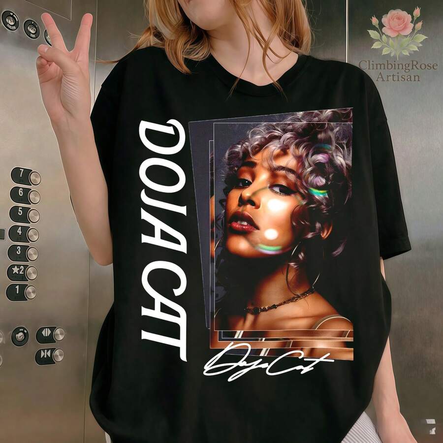 Doja Cat T-Shirt With Vertical Photo And Signature, New Arrival 2026, Unisex Doja Cat T-Shirt, Suitable For Plus Sizes, Hip-Hop Rapper Graphic T-Shirt. - Black - View 1