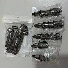1件/2件/5件/6件 原宿風惡魔科技手套 機器人仿生機械外星手 可調節裝甲關節手指 新奇手指關節爪 戶外派對道具，黑色蜘蛛爪、白色骨爪，服裝道具、舞會道具、Cosplay道具、表演道具。本店使用的材質具有更好的光澤度與耐用性。可活動手指與爪子，適用於戶外派對道具。 - 彩色 - 查看 13