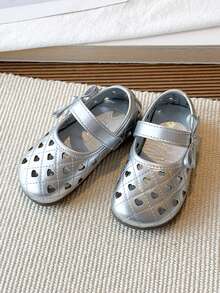 1 Pair Baby Heart Hollow Breathable Shoes, Summer Girls Mary Jane Lightweight Comfortable Leather Shoes - Silver - View 5