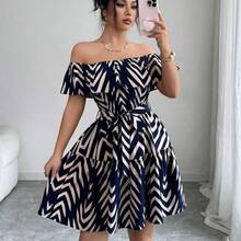 guangzhougaolangshangmao  Vestido casual y elegante de vacaciones con volantes en la cintura, estampado de rayas azul marino, hombros descubiertos y falda acampanada, adecuado para carnaval, Día del Trabajo, Pascua, vuelta al colegio, playa, jardín y estilo callejero en verano - Blanco y Negro - Ver 2