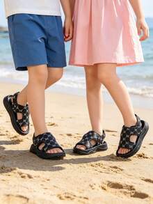 Dép xăng đan thể thao unisex họa tiết gấu đen cho bé 2-8 tuổi, dép thể thao đế bằng chống trượt, chống mài mòn màu trắng cho trẻ em, dép đi biển đế mềm màu kaki thoải mái nhẹ, dép xỏ ngón tiện lợi, dép trẻ em họa tiết gấu bất đối xứng dễ thương thời trang thường ngày. - màu đen - Xem 3