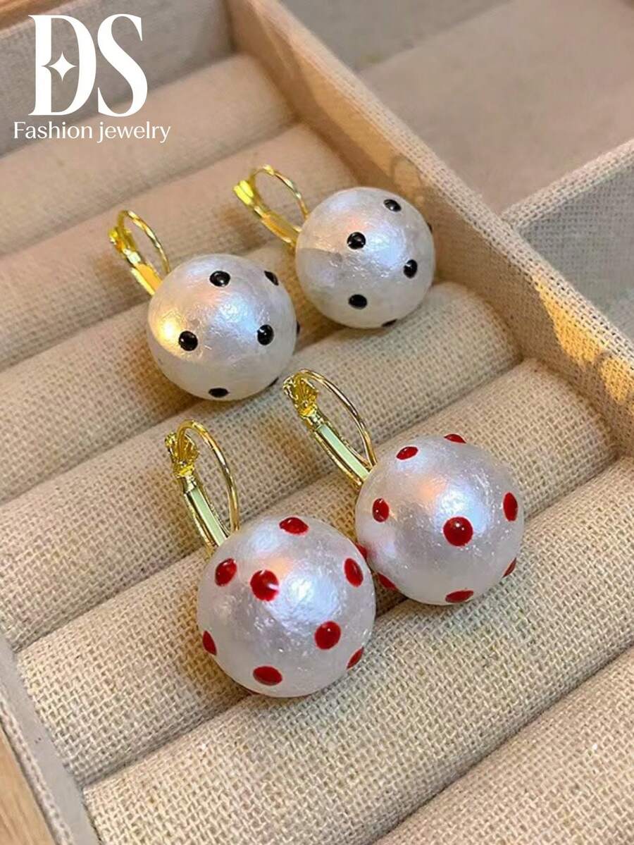 Bộ 2 đôi hoặc 1 đôi chấm bi đen & 1 đôi chấm bi đỏ, 1 đôi bông tai ngọc trai giả chấm bi tối giản, phù hợp cho phụ nữ đeo hàng ngày.
