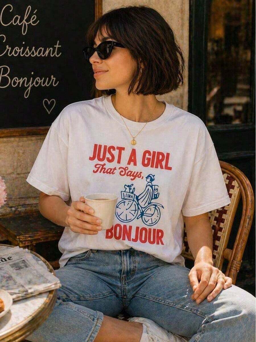 Ropa diaria unisex para mujer y hombre, camiseta con la frase "Just A Girl That Says Bonjour", camiseta con gráfico de París, camiseta estética de chica francesa, 1717, camiseta linda para viajes, regalo para ella, ropa diaria para hombre, camiseta de mujer, nuevo modelo, ropa de verano para mujer, ropa de vacaciones para mujer, ropa para conciertos de mujer, ropa para conciertos de estilo country para mujer, ropa de talla grande para mujer. - Blanco - Ver 1