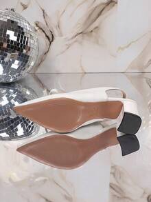 1 paire de sandales à talons hauts beige grande taille pour adolescentes, bout pointu, à enfiler, en cuir verni brillant + décoration nœud, talon épais rehaussant, design antidérapant, style minimaliste élégant et polyvalent, convient pour le quotidien décontracté, l'école, les fêtes, les représentations, la scène, les rendez-vous, les vacances, nouveauté été 2026 - Blanc - Voir 7