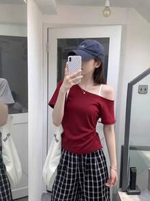 夏季新款日系辣妹風灰色不對稱露肩女款T恤，韓系Ins風休閒美學灰色T恤 - 酒紅色 - 查看 3
