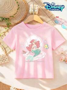 Disney L It Tle M Er M Aid Ariel Seashell Print Casual Round Neck T-Shirt For Girls. Featuring Ariel Sitting In A Seashell With Ocean Companion Prints, This Short-Sleeved Top Is Suitable For Toddlers, Older Children, And Adults Alike. Perfect For Everyday Wear, School, Outdoor Activities, Birthday Parties, And Theme Park Outings. Made Of Soft, Comfortable, And Breathable Fabric, It's Versatile And Easy To Match With Any Outfit. A Fun And Whimsical Gift For Girls, Fulfilling Their Sweet Fairytale Style Needs. It's Versatile Enough To Be Worn With Various Outfits And Meet Different Occasion Requirements. - Hồng - Xem 2