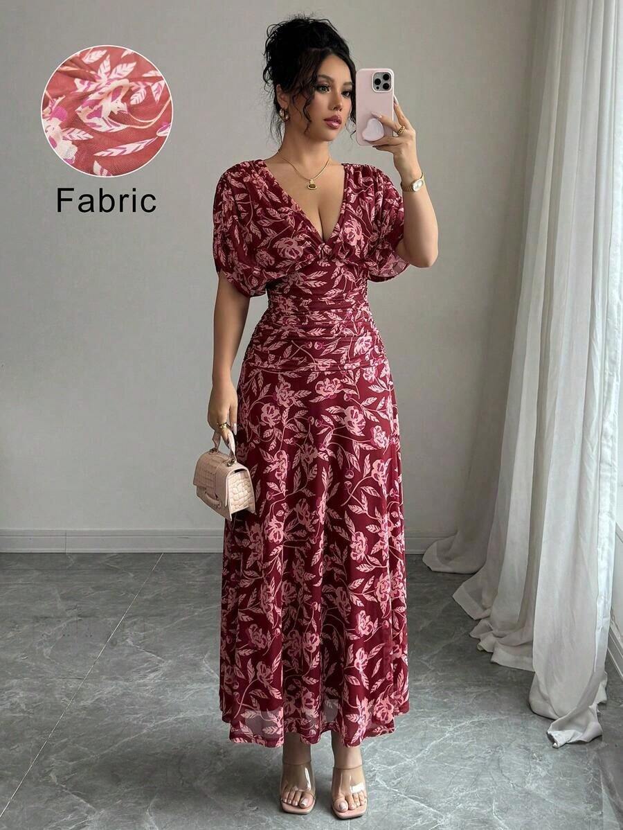 Vestido elegante de estilo francés para vacaciones, con cuello en V, hombros descubiertos, drapeado y silueta evasé, adecuado para la playa, elé de la tarde y fiestas - Burdeos - Ver 1