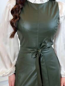 Midi Dress With A Flared, Fitted Waist In Faux Leather. Modest And Elegant Fashion. Conservative/Modest. Suitable For Parties, Casual Wear, Boho, Formal And Evening Wear, Office, Everyday Wear, Autumn/Winter. - 軍綠色 - 查看 5