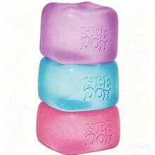 Juguete antiestrés Schylling Cube suave y lindo con textura de malta, cuatro colores, rebote lento, exprimidor cuadrado grande, juguete fidget para aliviar la ansiedad para adolescentes y adultos, regalo ideal para cumpleaños y fiestas - Multicolor - Ver 2