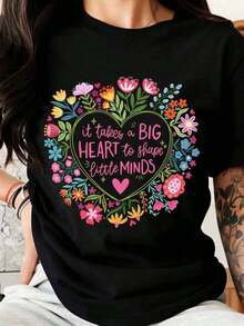 It Takes A Big Heart To Shape Little Minds. Floral Heart Design T-Shirt For Teachers, Educators, And Professors; A Thanksgiving Gift; School Uniform. Comfortable And Versatile Short-Sleeved T-Shirt. - 黑色 - 查看 1
