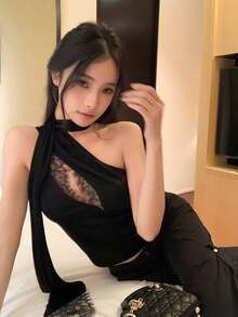 T-Shirt With One Shoulder Cutout, Graphic Print, Relaxed Fit, Soft Cotton Blend Material. - Black - View 2