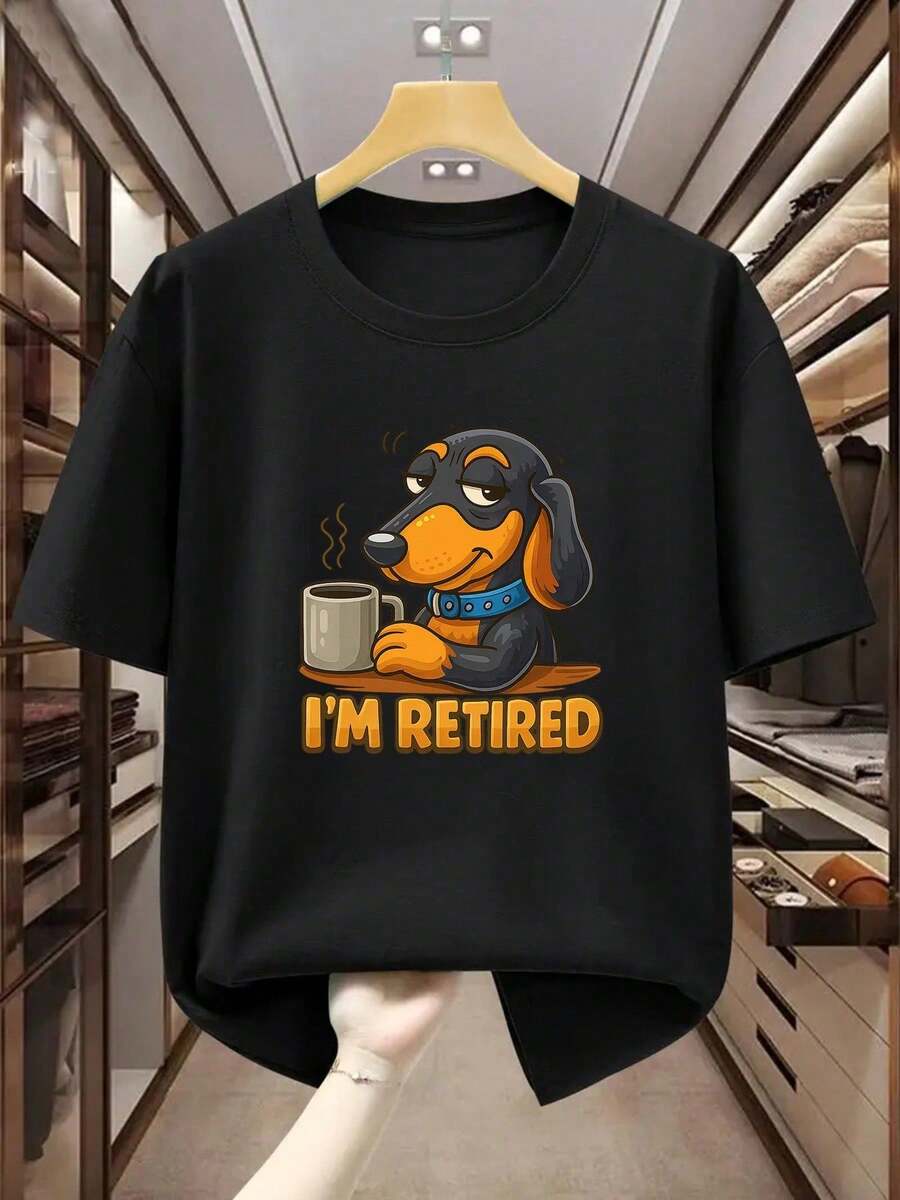 Men's T-Shirt Size% Cartoon Dachshund Holding Mug With Text I'RETIRED Comfortable And Casual Short Sleeve T-Shirt For Summer Daily Casual Round Neck Short Sleeve-Shirt Women - 黑色 - 查看 1